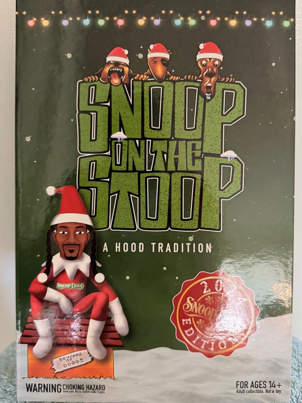 'Snoop on the Stoop' Holiday Figurine - Red